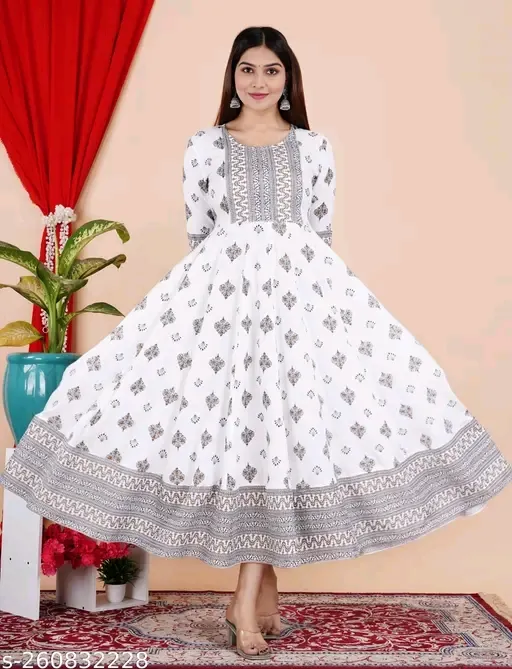 Staylish white kurti (S)